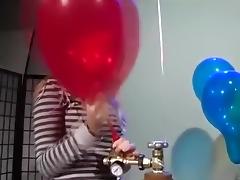 Girls to pump inflate balloons pop to blow