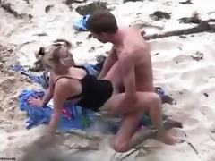 Pair spied fucking on the beach