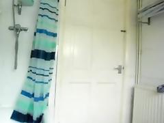 Big booty brunette makes a sextape in the shower