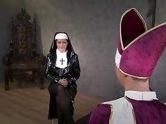 Domina nun facesitting the priest