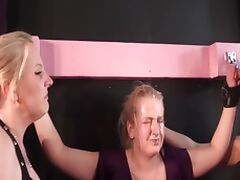 4 sluts spit all over a poor girls face. Pt. 1