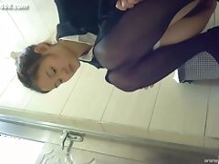 chinese girls go to toilet.121