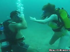 Kinky Jessica gives hot blowjob under the water while diving