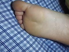 Cumming on gf's soles as she in bed